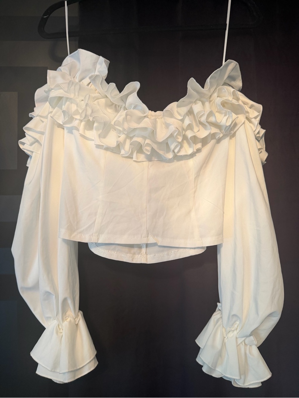 PrettyLittleThing White Off-Shoulder Ruffle Long Sleeve Top NWT - Picture 3 of 3